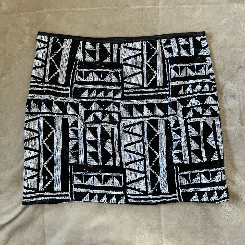 VINCE CAMUTO BLACK AND WHITE SEQUIN SKIRT SIZE 12